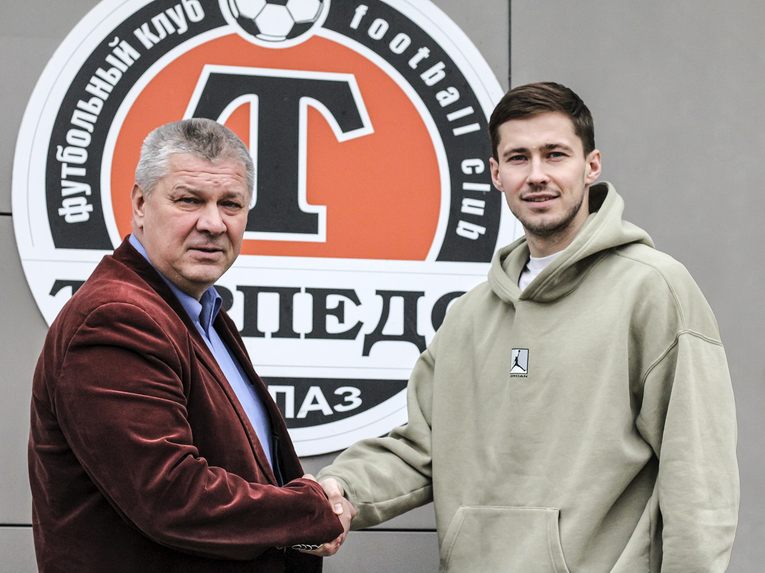 Первое подписание межсезонья